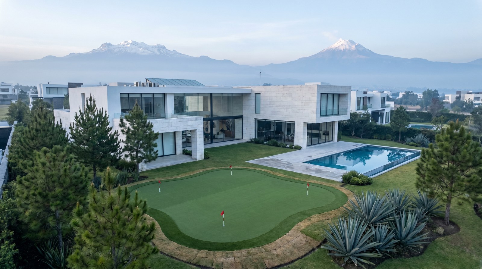 Putting greens en Puebla y Angelópolis — vista a Iztaccíhuatl y Popocatépetl